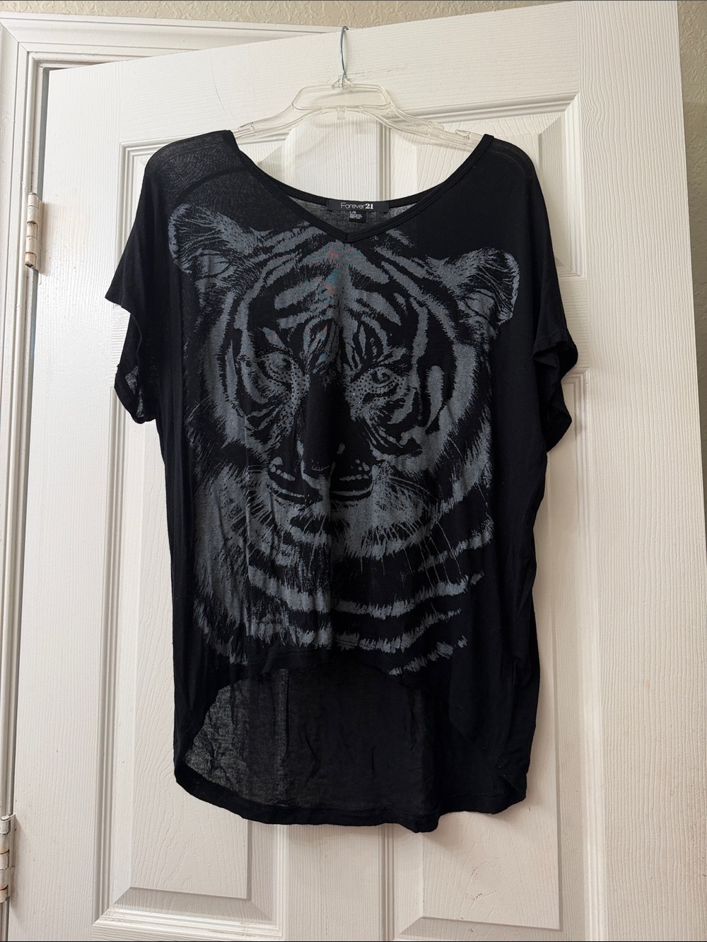Forever 21 Black Short-Sleeve Tee with Gray Tiger Graphic